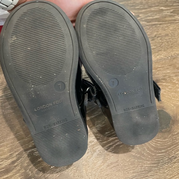 London Fog Shiny Black Kids Dress Shoes - Picture 3 of 4